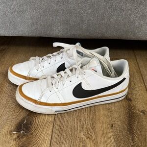 Nike Legacy Court White/Black/Gold, sz 9